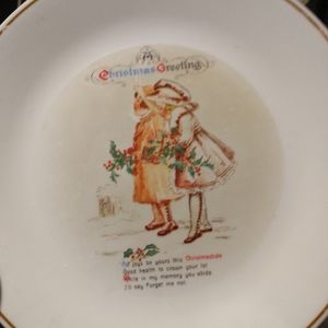 Corning designs Christmas plate